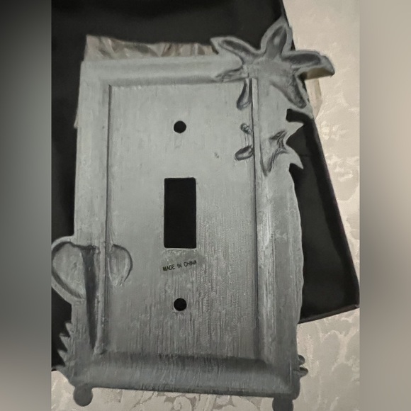 New In Box Enamel Switch Plate - Picture 2 of 7